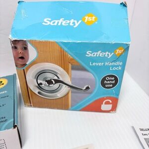 Child‎ Safety Locks / Handel lock /Press Plug Protectors